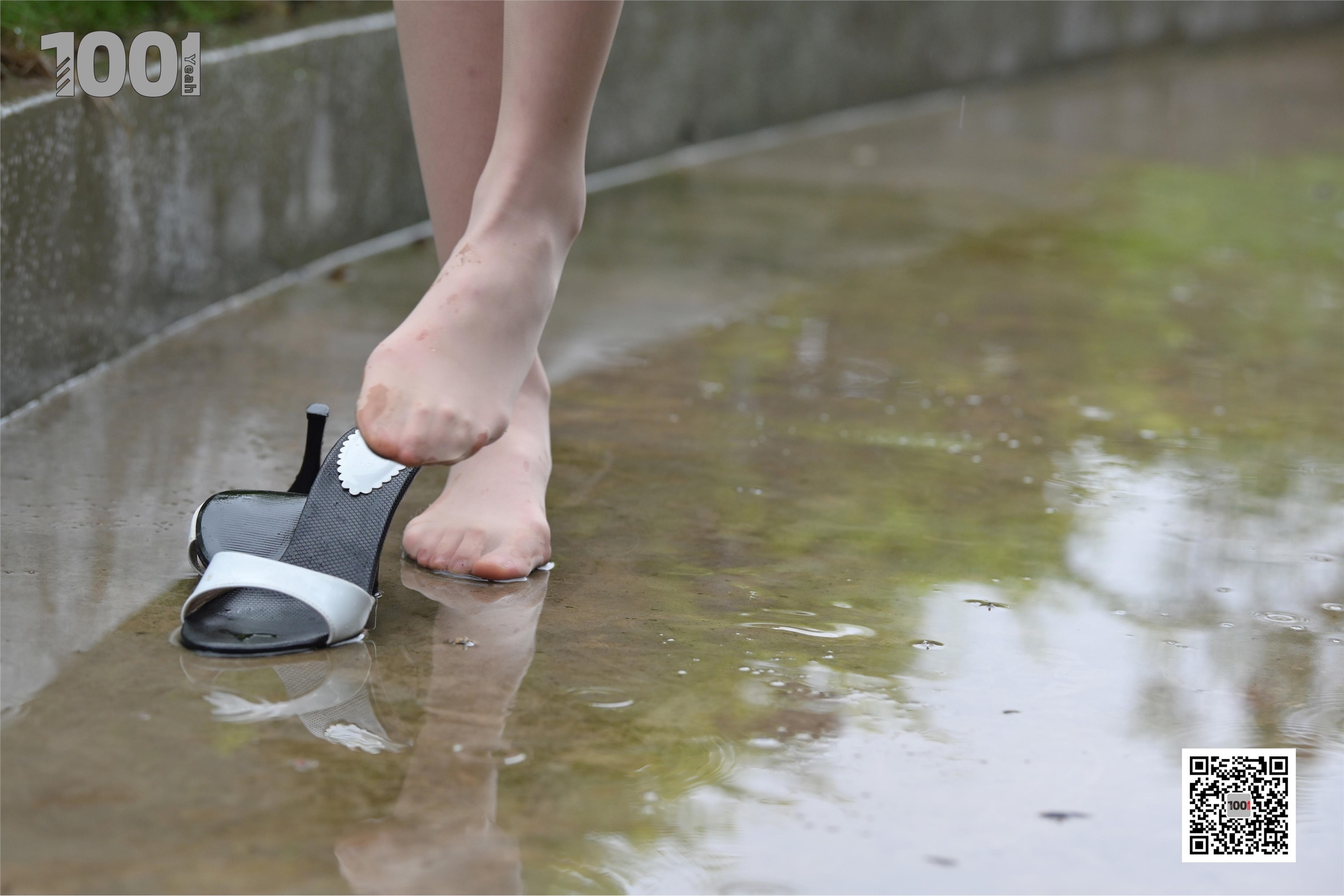 IESS异思趣向  一千零一夜《雨中漫步2》